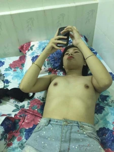 Asian gf lying on bed naked