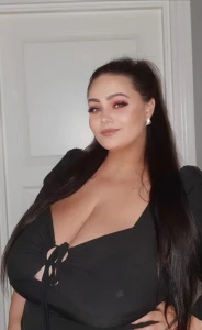 Busty Lind@V 3747761