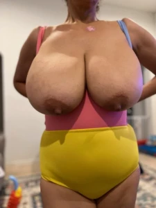 Huge tits 3748547