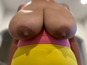 Huge tits 3748552