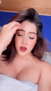 Indian Instagram girl Sofia Ansari&#039;s topless pic and cleavage videos part 1 3809035