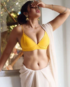 Indian Instagram girl Sofia Ansari&#039;s topless pic and cleavage videos part 1 3809051