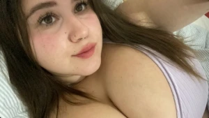 Thick &amp; Busty M1k@ 3812925