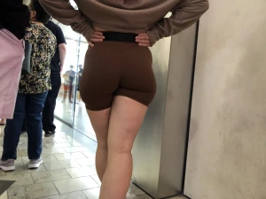 Candid BBW pawg in brown spandex shorts 3814300