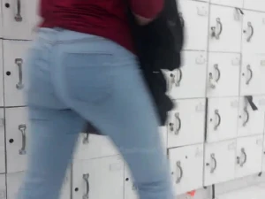 Candid Big Round Ass in Tight Jeans