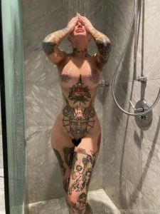 SEXY BALDHEAD TATTOOS CHICK 😈🔥♥️ 3829115