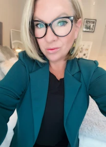 Florida MILF wearing Glasses 3844276