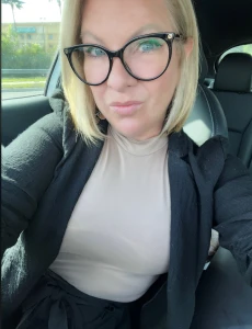 Florida MILF wearing Glasses 3844277