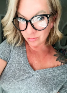 Florida MILF wearing Glasses 3844283