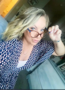 Florida MILF wearing Glasses 3844288