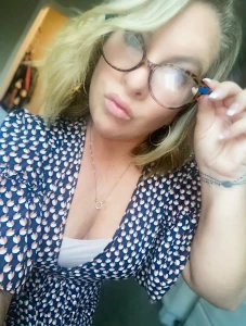 Florida MILF wearing Glasses 3844290