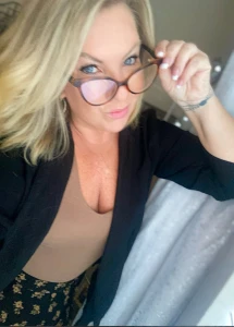 Florida MILF wearing Glasses 3844292