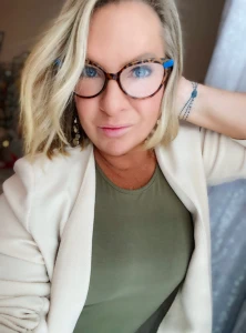 Florida MILF wearing Glasses 3844293