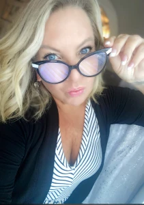 Florida MILF wearing Glasses 3844295