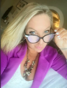 Florida MILF wearing Glasses 3844296