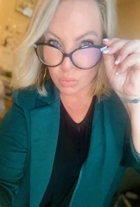 Florida MILF wearing Glasses 3844297