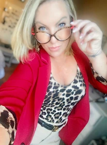 Florida MILF wearing Glasses 3844298