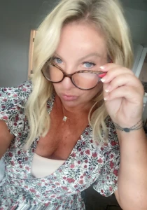 Florida MILF wearing Glasses 3844303