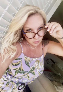 Florida MILF wearing Glasses 3844305