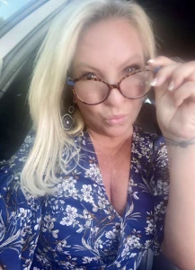 Florida MILF wearing Glasses 3844306