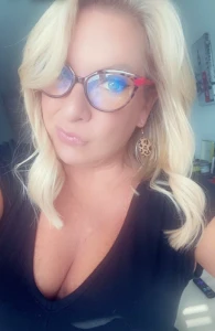 Florida MILF wearing Glasses 3844307