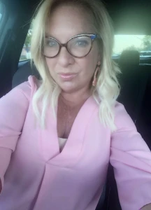 Florida MILF wearing Glasses 3844308