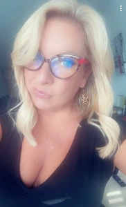 Florida MILF wearing Glasses 3844311