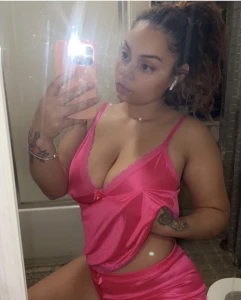 Sexy Latina busty slut 3890785