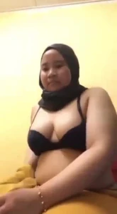 Big tites hijab woman playing with her pussy