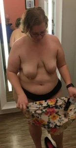 Old granny tits, love to suck on that niple 3927886