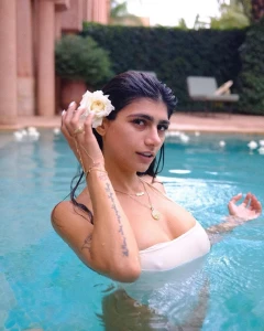 Mia Khalifa 3934957