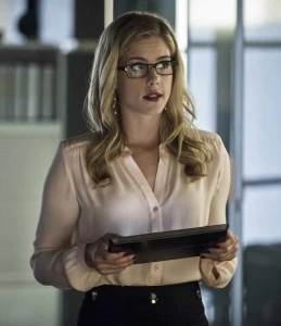 Felicity Smoak loves John Diggles BBC 3938901