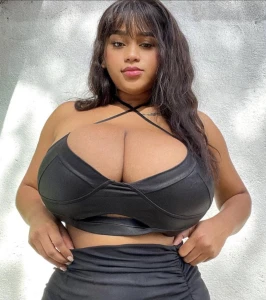 Busty Gissin0u3 3963425