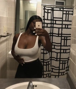 Ebony Thot with a sexy natural body