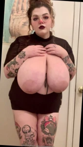 Busty Gr33nf1$hb@1t 3979990