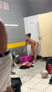 Woman changes in men&#039;s locker room / Brazil 3986618