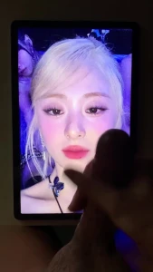 Le sserafim huh yunjin cumtribute 4011693