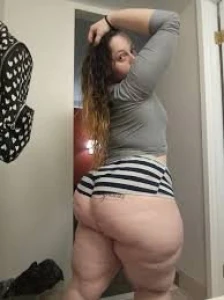 MC Bootyvicious (Hooker with the biggest ass) 4021181