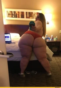 MC Bootyvicious (Hooker with the biggest ass) 4021185