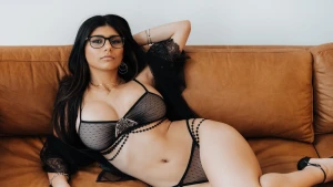 Mia Khalifa Onlyfans link below 4037850