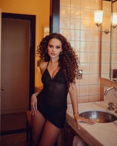 Madison Pettis 2 4052801