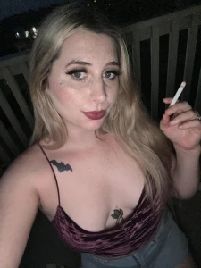 Trashy Blonde With Fat Pussy 4052949