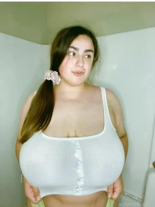 Busty J@$m1n3@lE@hh 4053630