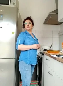 hotmilflucia Live in the kitchen