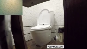 beauty asian girls toliet spycam