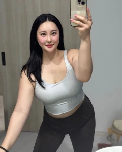 Thicc Asian in workout clothes 4128832