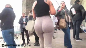 Candid ass bubble