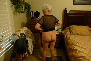 A horny granny that need a cock