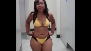 A@ronaLopez 1 of Da Sexiest Comedians Thick Try On Haul (NN)