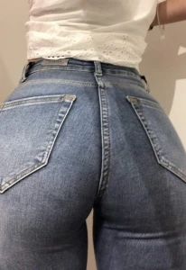 Teen with perfect round ass 4235318